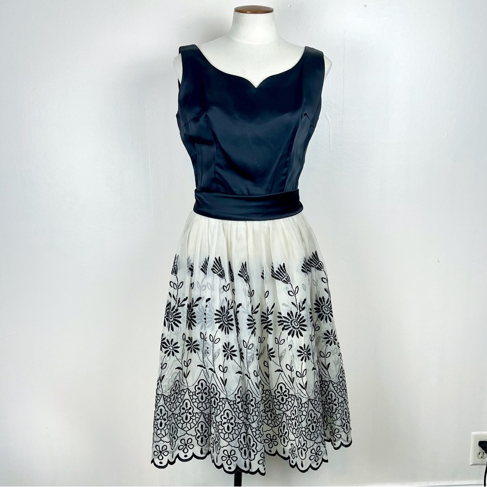 50s Full Skirt Party Dress Embroidered Lace Satin